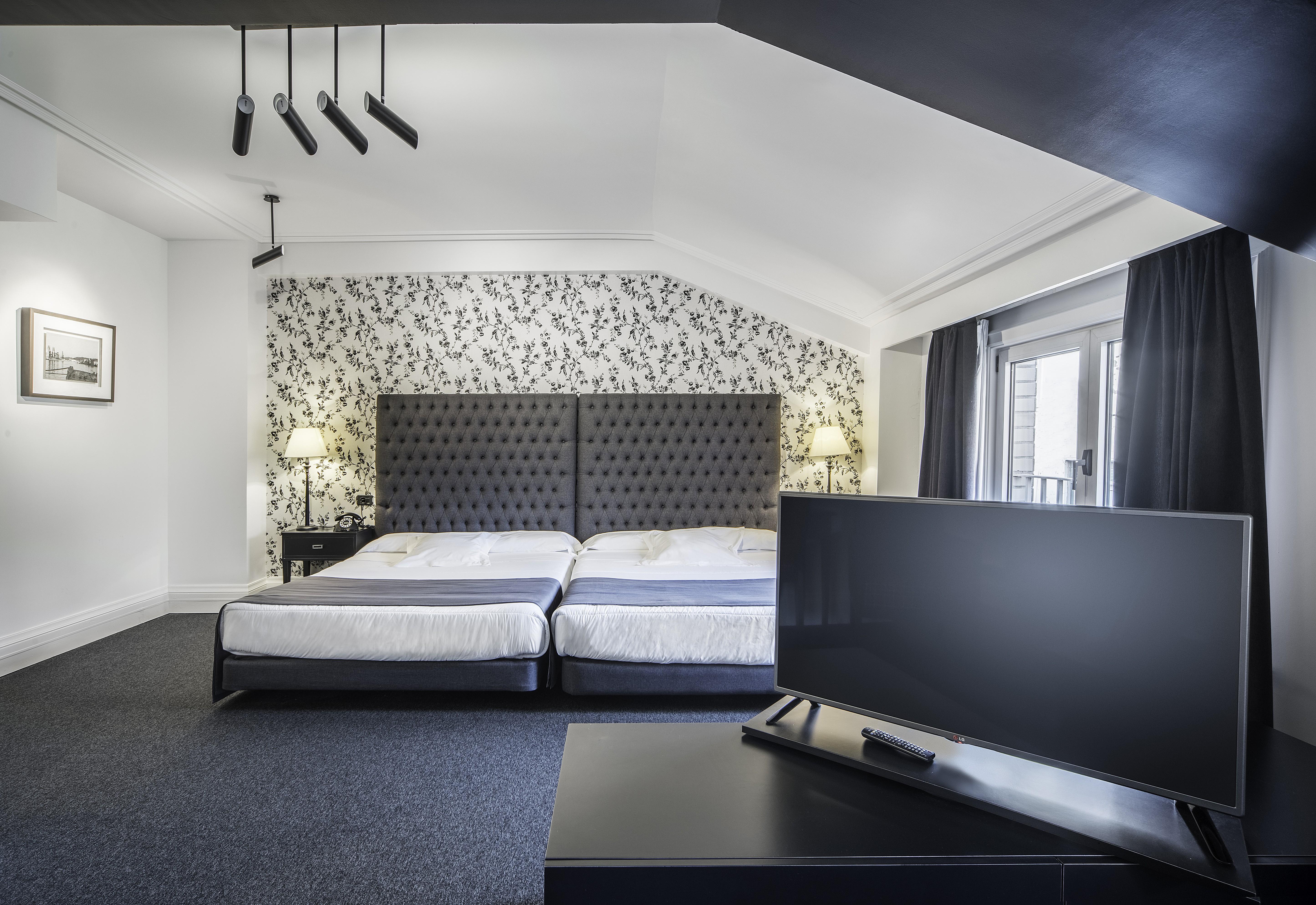 فندق لوبيز دي هارو بلباو المظهر الخارجي الصورة A room at the hotel