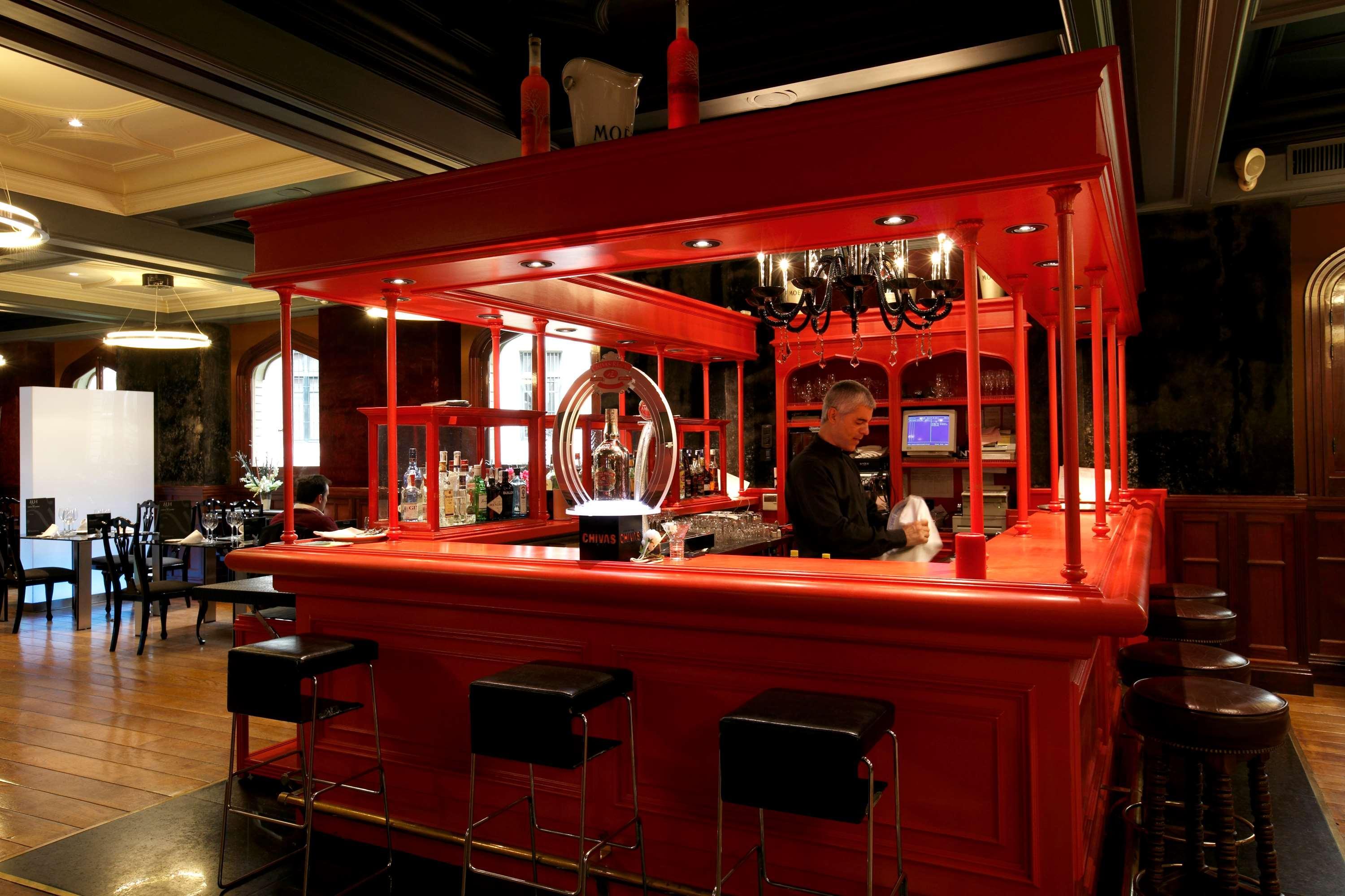 فندق لوبيز دي هارو بلباو المظهر الخارجي الصورة The bar at the restaurant