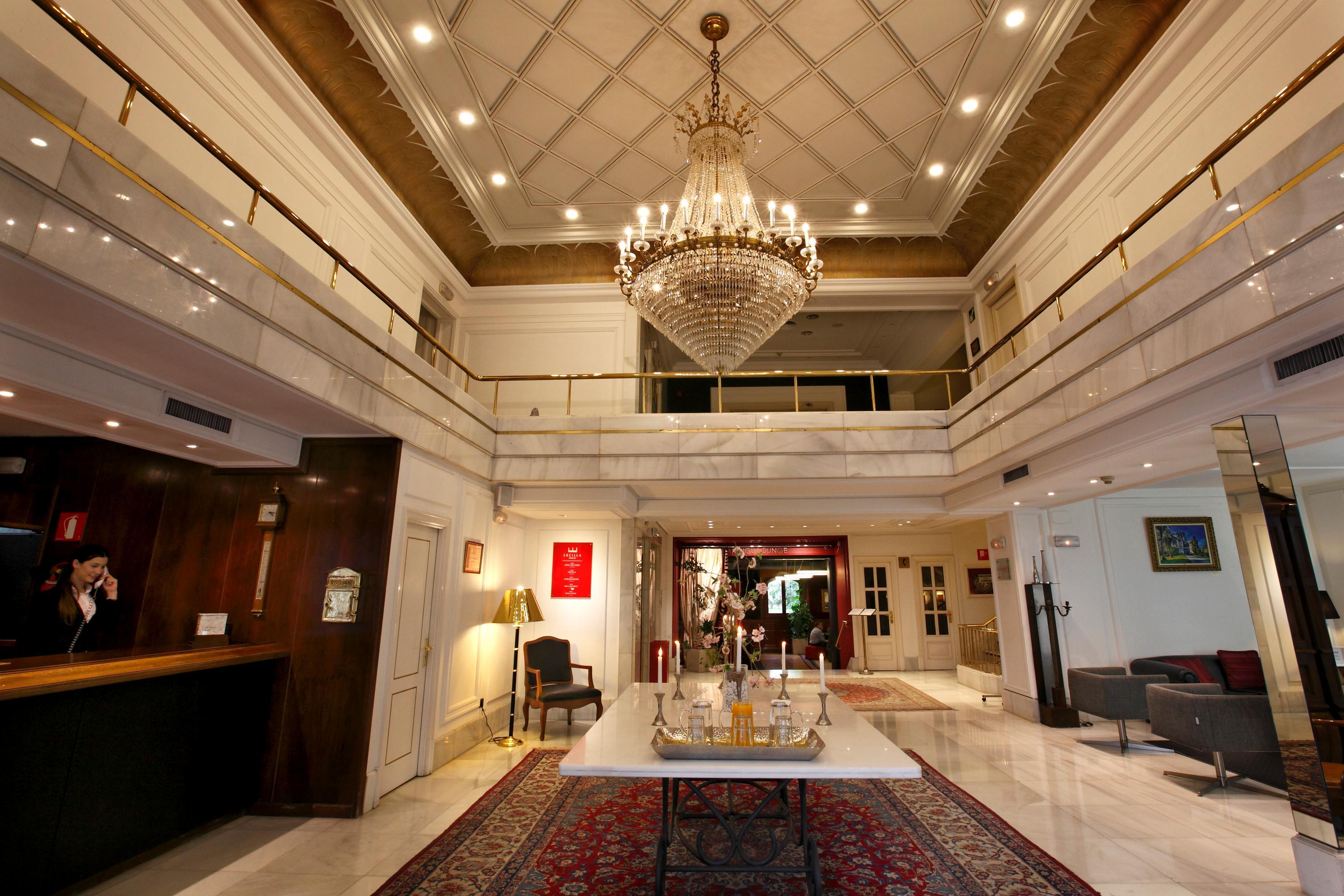 فندق لوبيز دي هارو بلباو المظهر الخارجي الصورة The lobby of the hotel