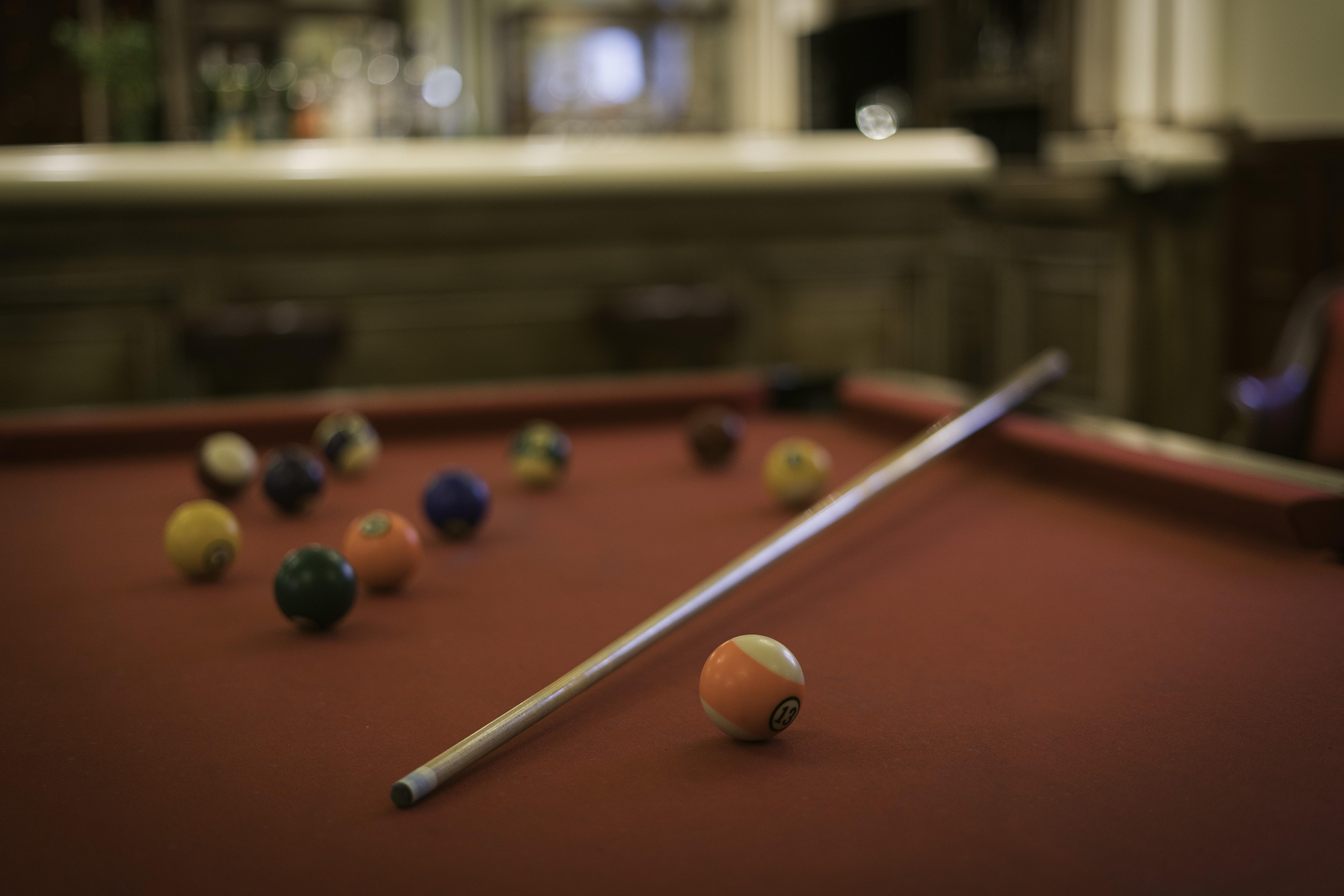 فندق لوبيز دي هارو بلباو المظهر الخارجي الصورة A pool table