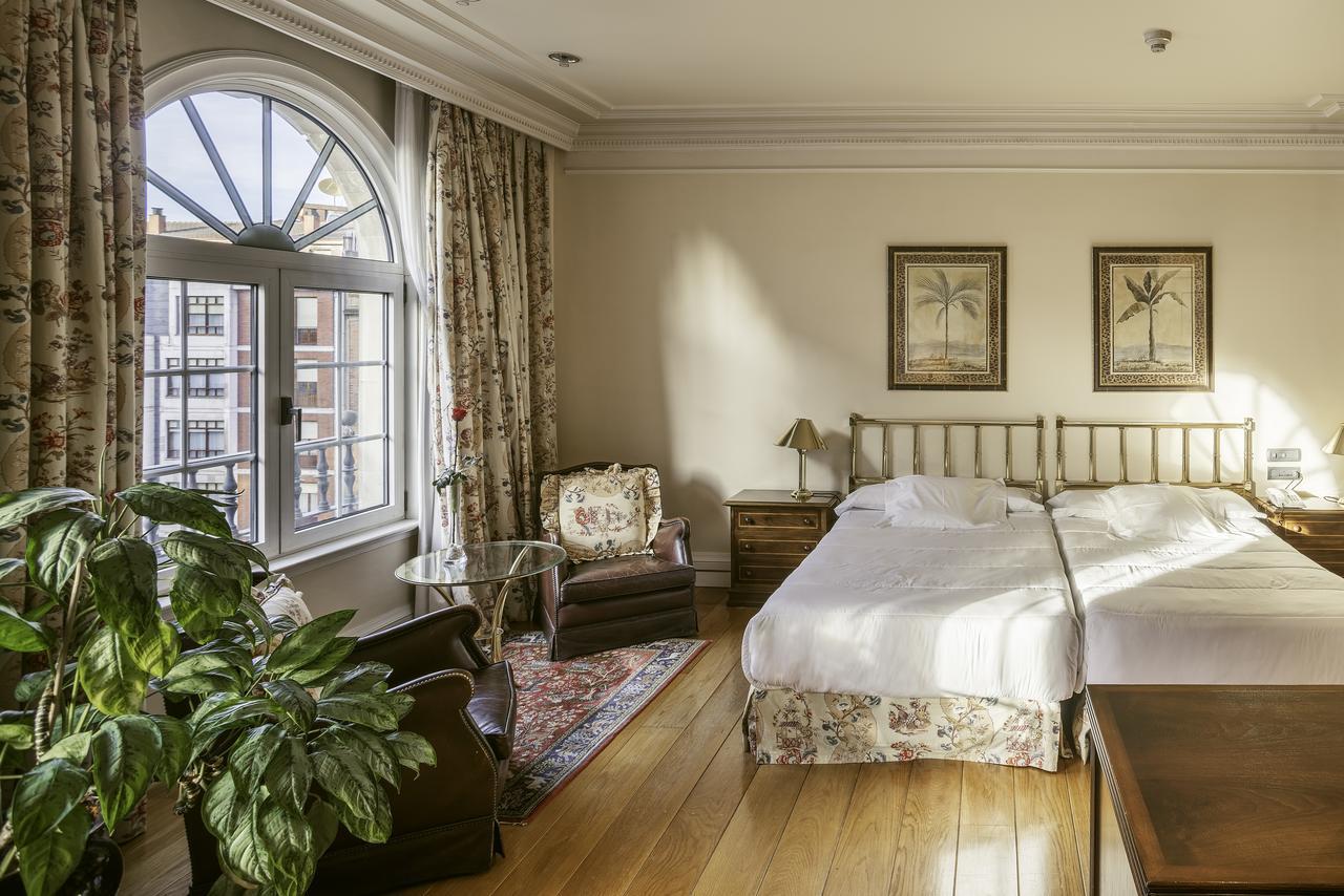 فندق لوبيز دي هارو بلباو المظهر الخارجي الصورة A room at the hotel
